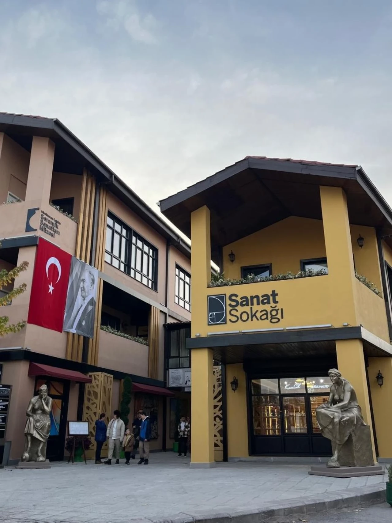 Eskişehir'de Sanat Sokağı Projesi: "Eskişehir’e Özgü Bir Alan Yaratmaya Çalıştık"